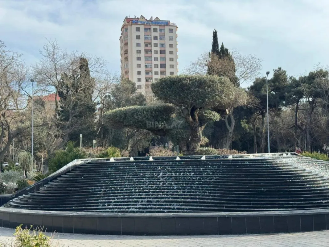 Satılır 4 otaqlı mənzil 210 m²