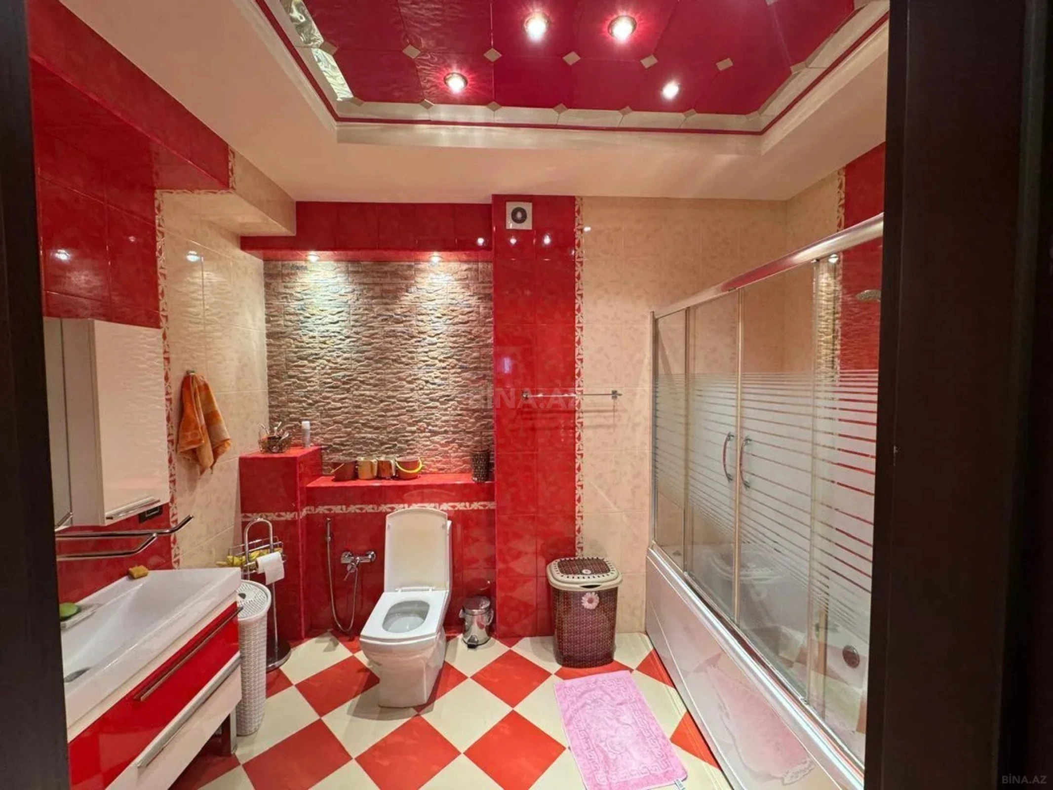 Satılır 4 otaqlı mənzil 210 m²