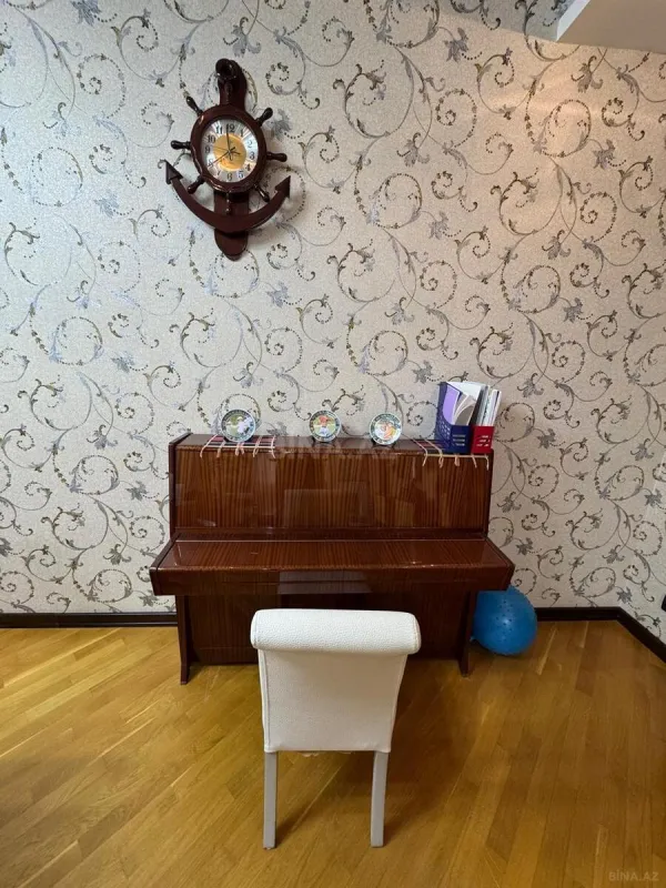 Satılır 4 otaqlı mənzil 210 m²