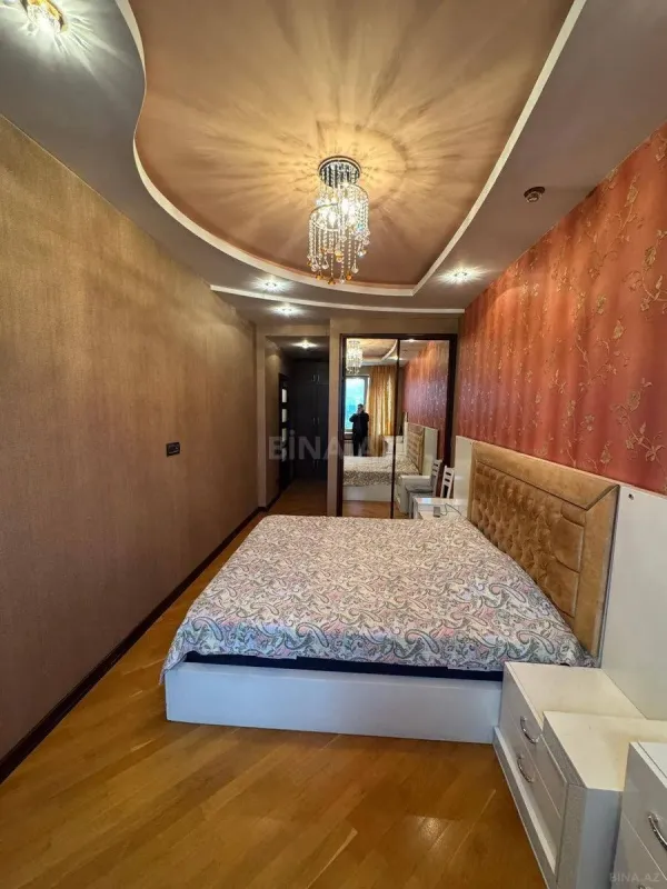 Satılır 4 otaqlı mənzil 210 m²