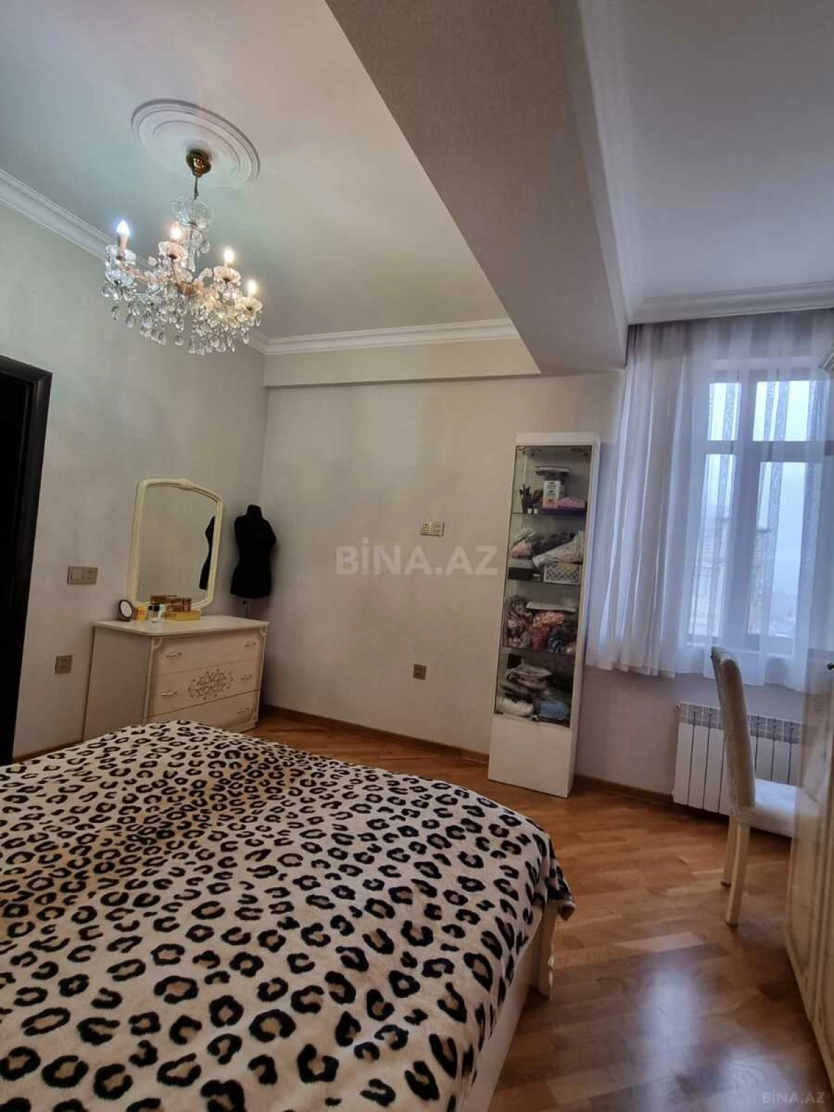 Satılır 4 otaqlı mənzil 115 m²