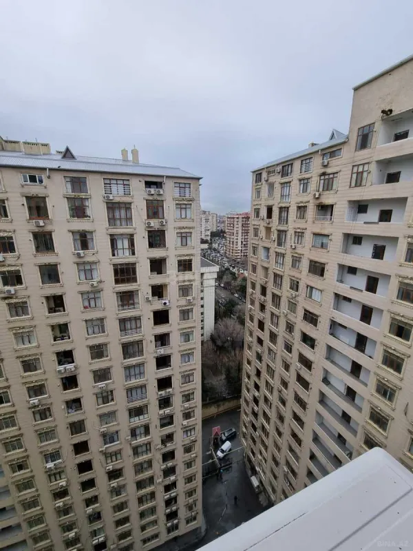 Satılır 4 otaqlı mənzil 115 m²