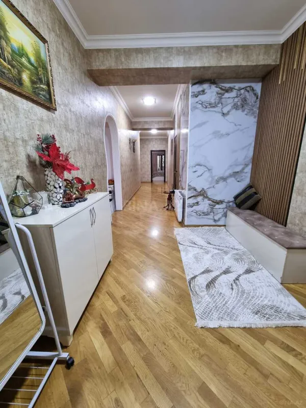 Satılır 4 otaqlı mənzil 115 m²