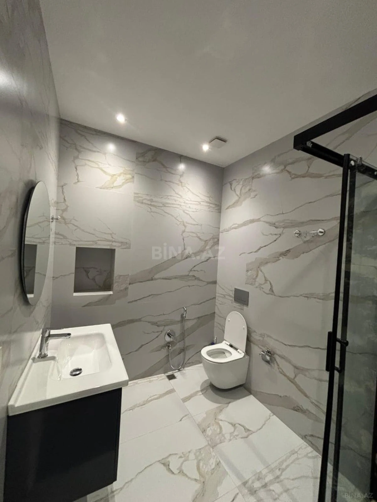 Kirayə verilir 3 otaqlı mənzil 140 m²