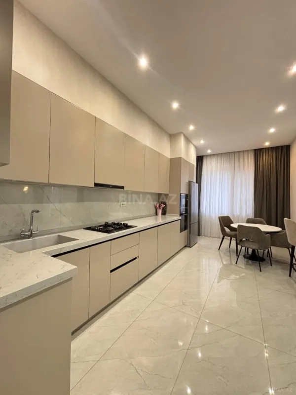 Kirayə verilir 3 otaqlı mənzil 140 m²