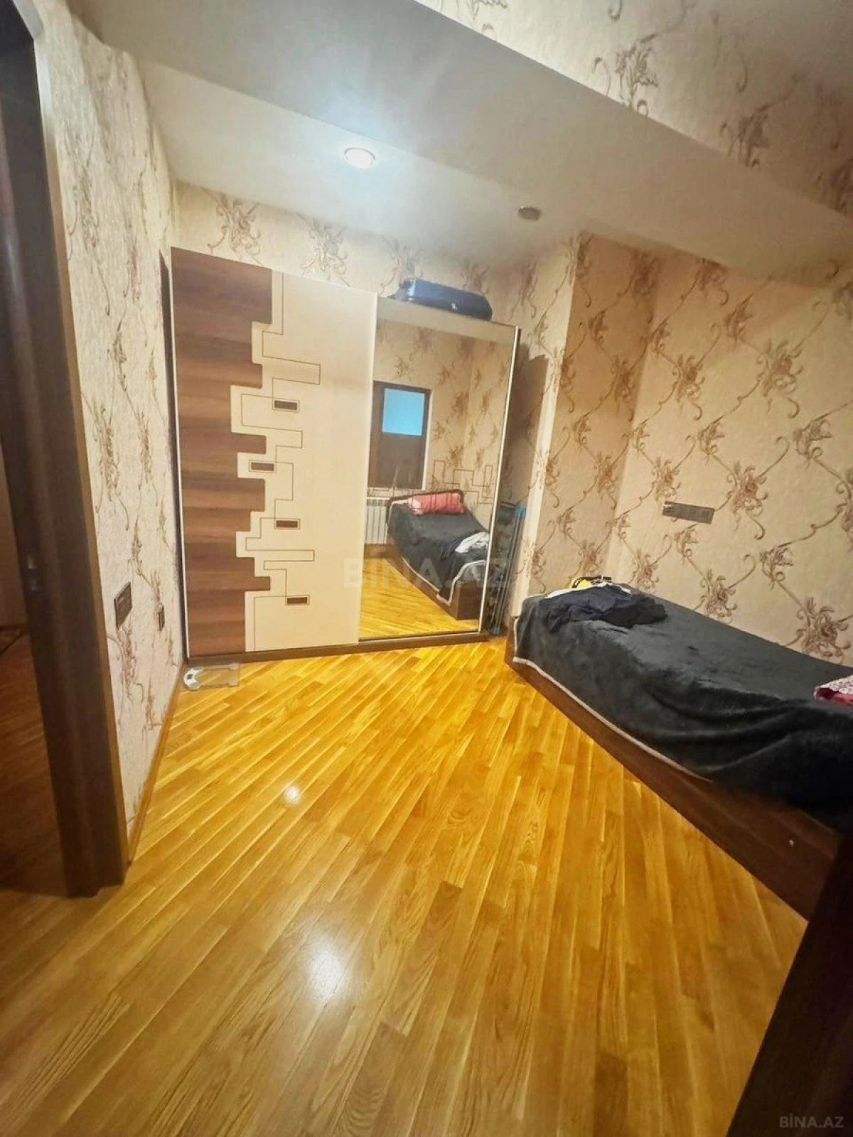 Satılır 3 otaqlı mənzil 98 m²