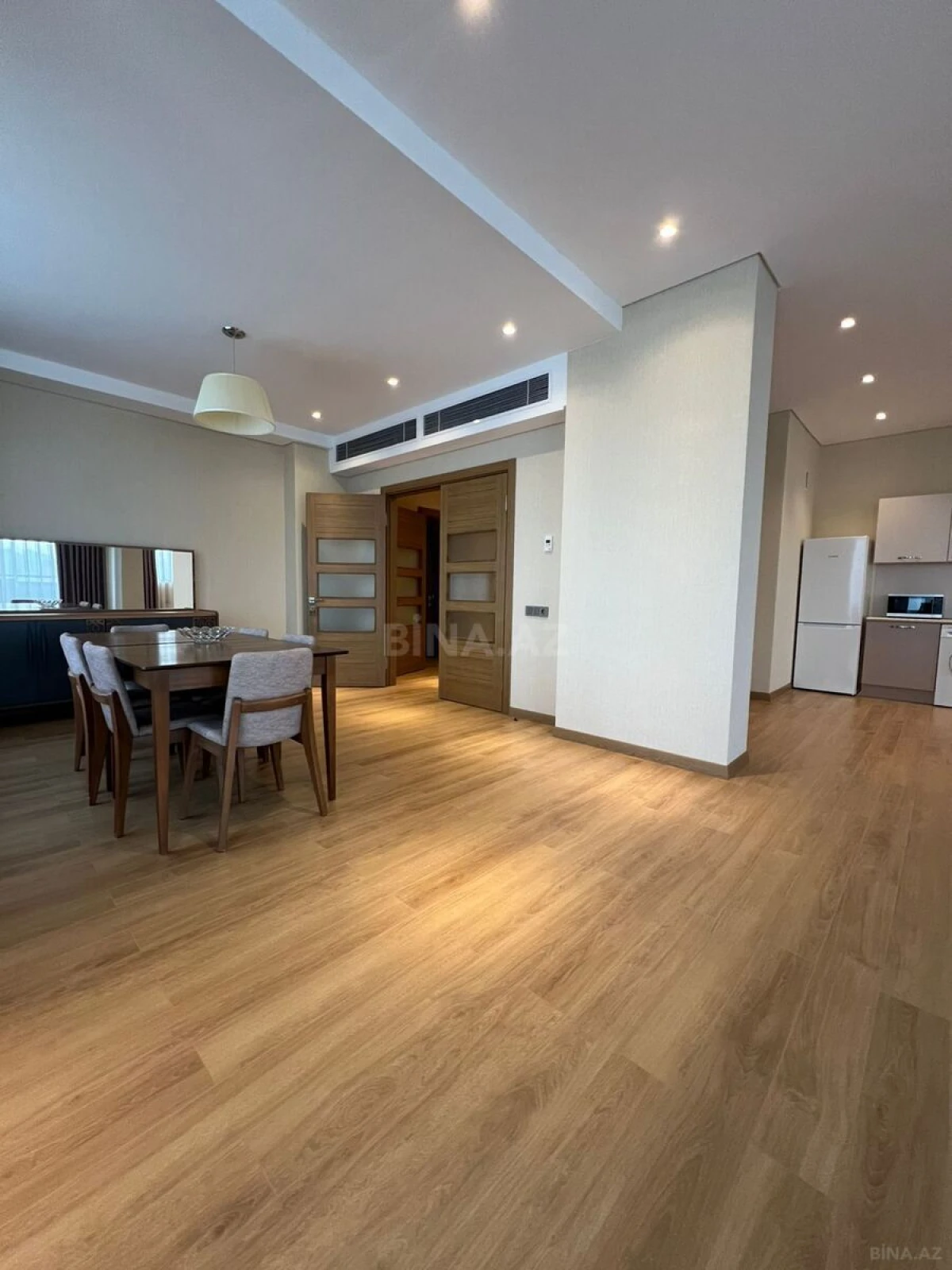 Kirayə verilir 4 otaqlı mənzil 230 m²
