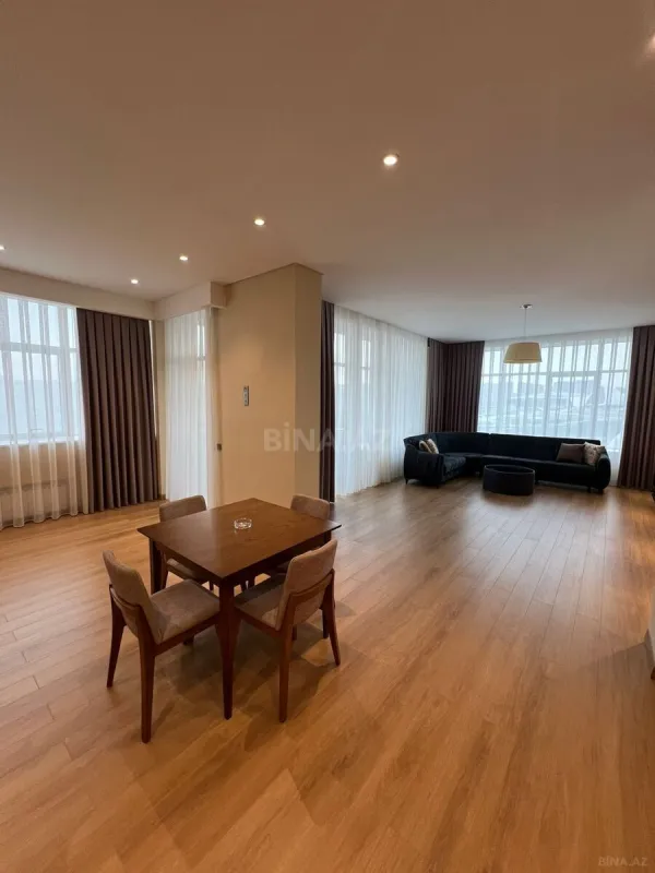 Kirayə verilir 4 otaqlı mənzil 230 m²