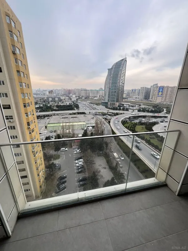 Kirayə verilir 4 otaqlı mənzil 230 m²