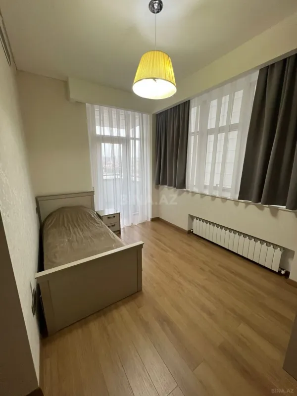 Kirayə verilir 4 otaqlı mənzil 230 m²