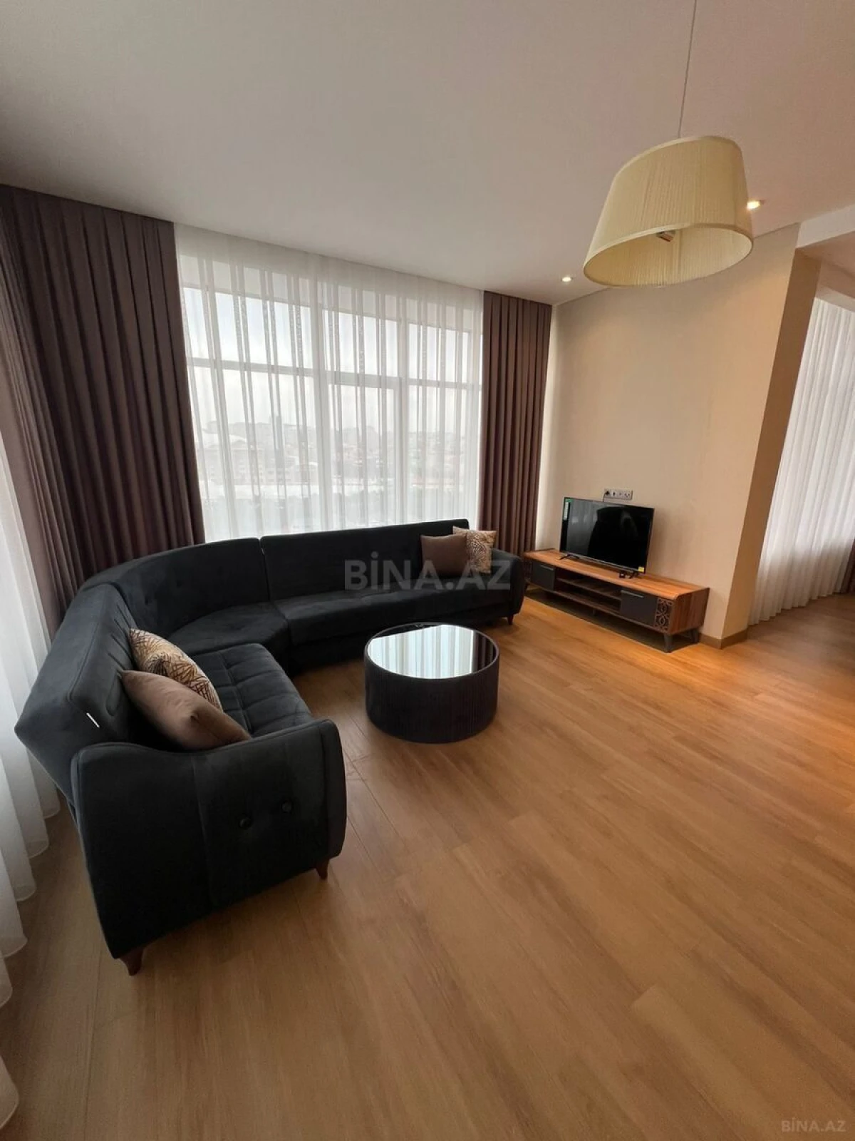 Kirayə verilir 4 otaqlı mənzil 230 m²