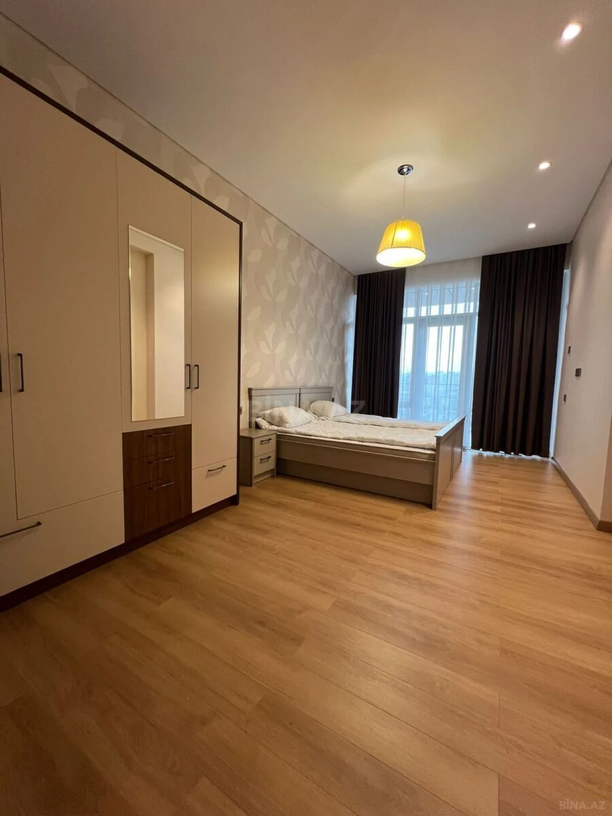 Kirayə verilir 4 otaqlı mənzil 230 m²