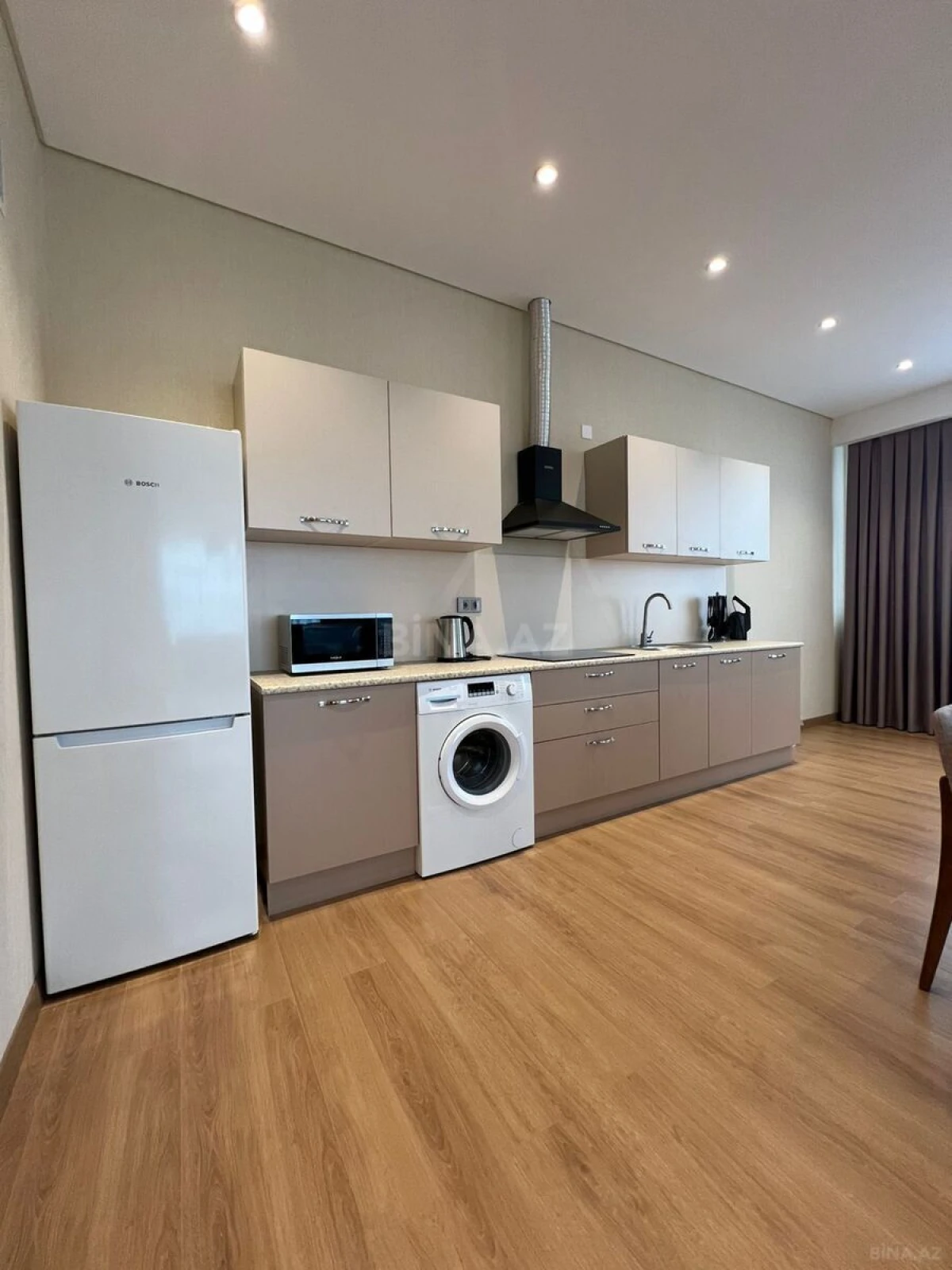 Kirayə verilir 4 otaqlı mənzil 230 m²