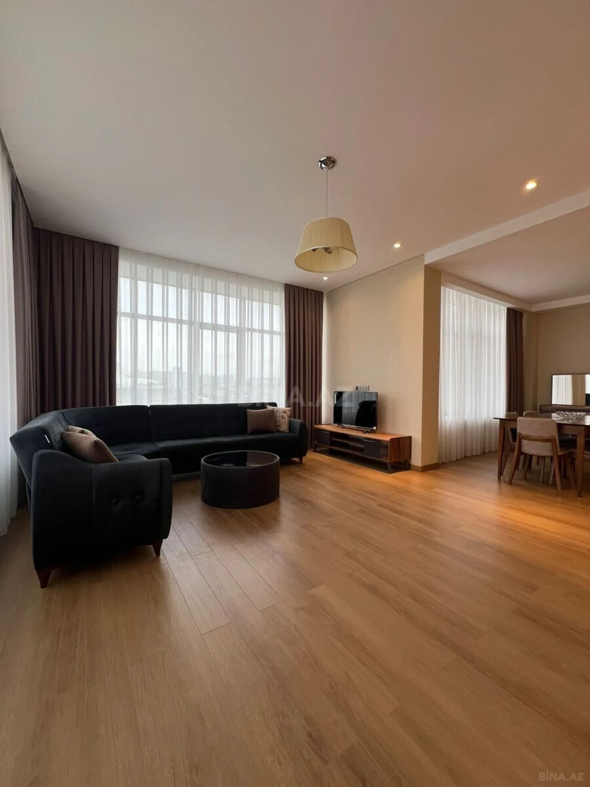 Kirayə verilir 4 otaqlı mənzil 230 m²