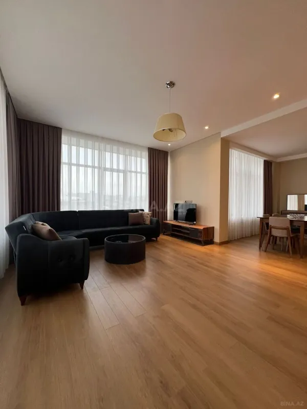 Kirayə verilir 4 otaqlı mənzil 230 m²