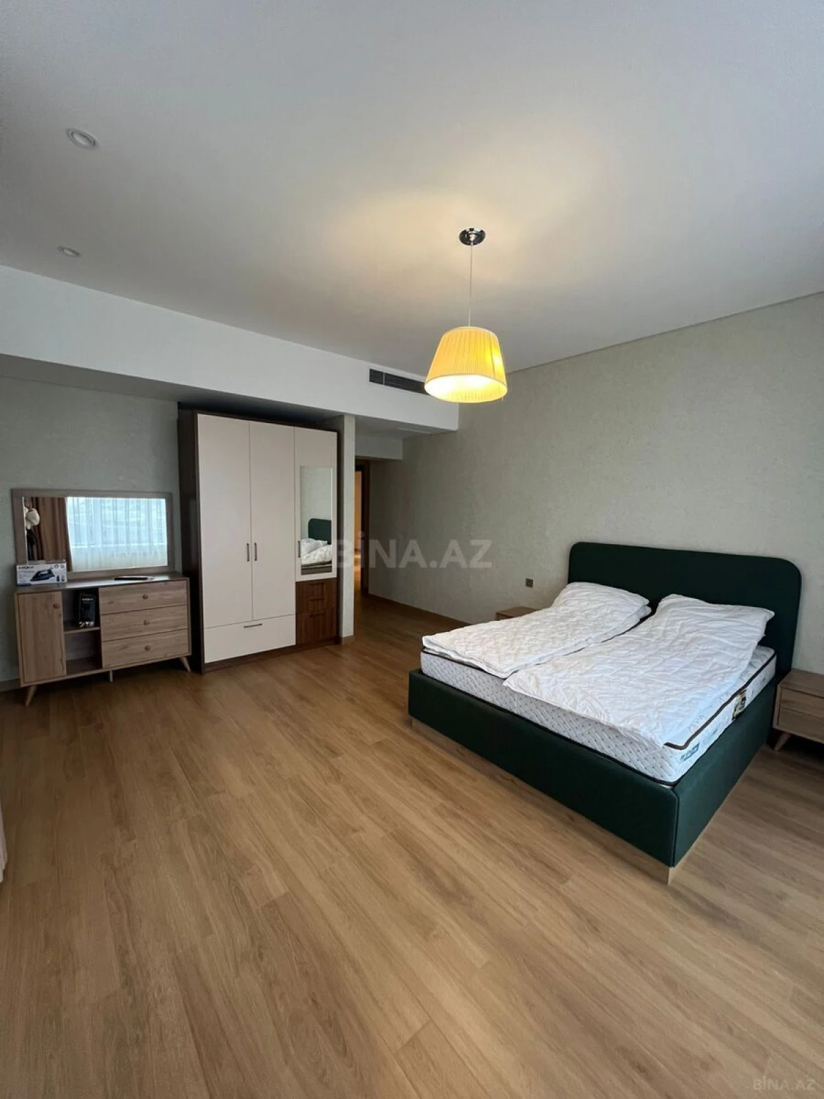 Kirayə verilir 4 otaqlı mənzil 230 m²