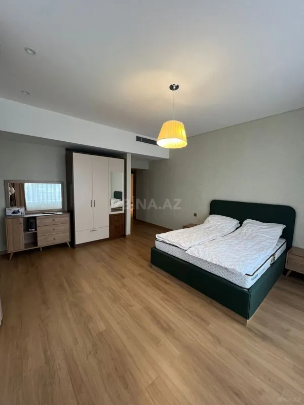 Kirayə verilir 4 otaqlı mənzil 230 m²