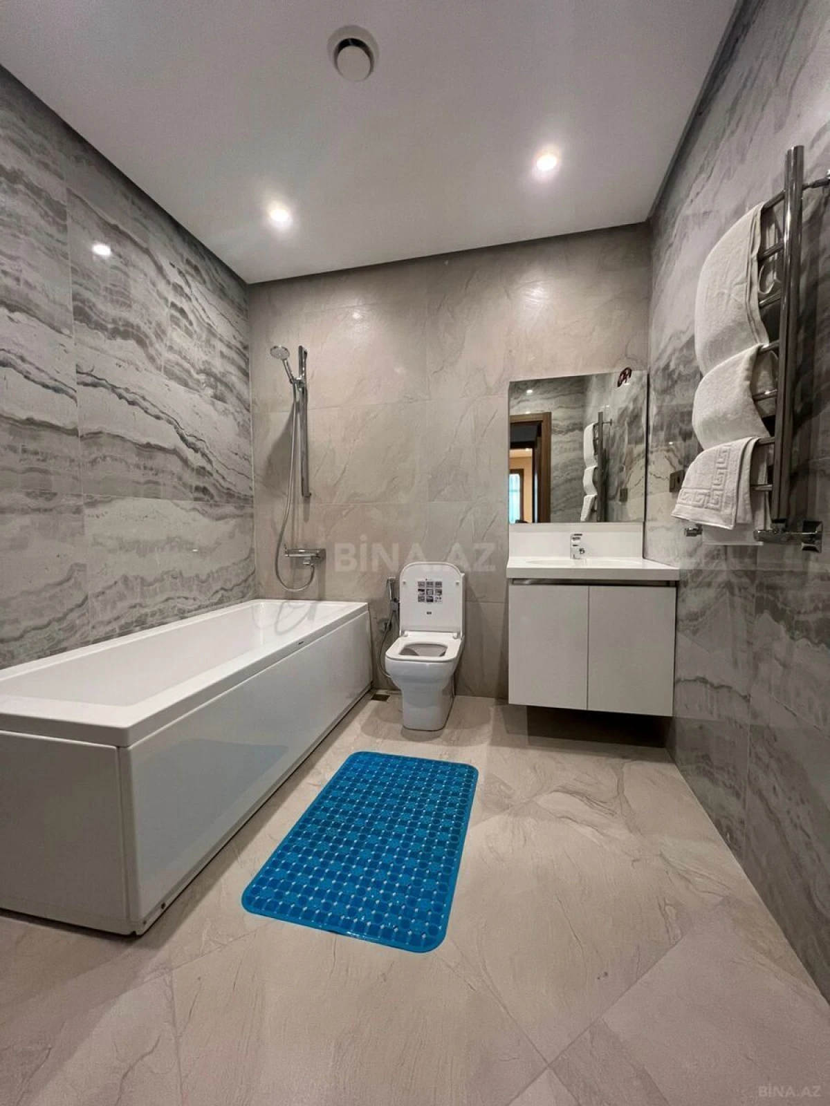 Kirayə verilir 4 otaqlı mənzil 230 m²