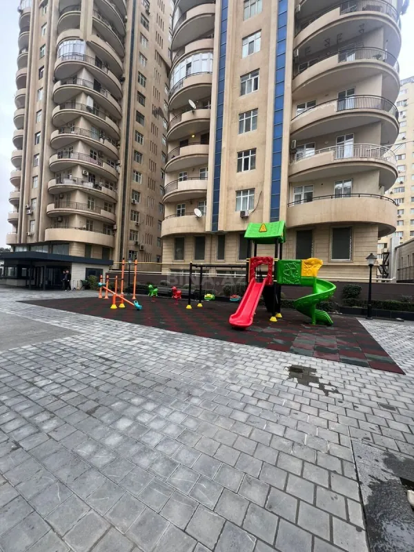 Kirayə verilir 4 otaqlı mənzil 230 m²