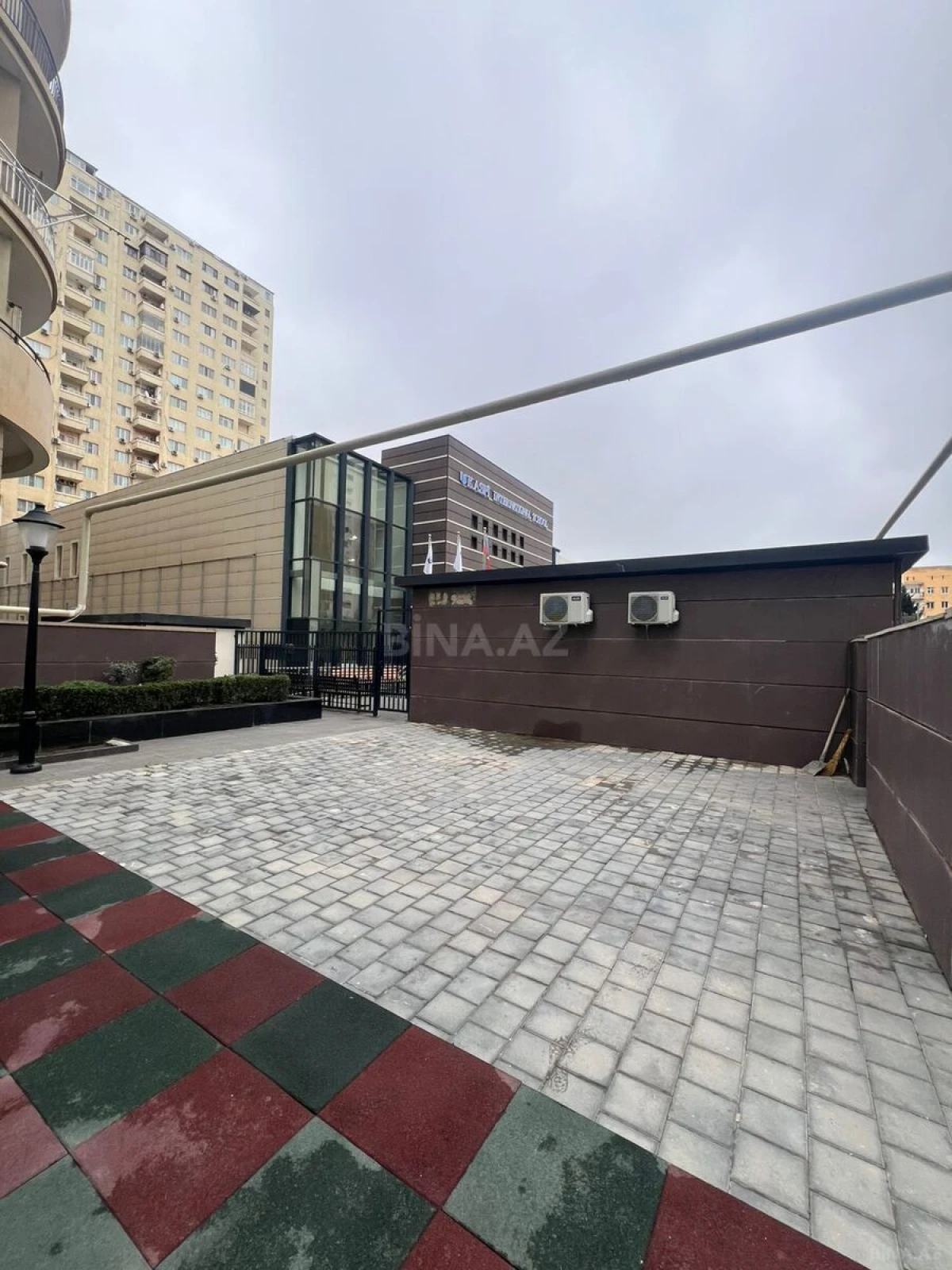 Kirayə verilir 4 otaqlı mənzil 230 m²