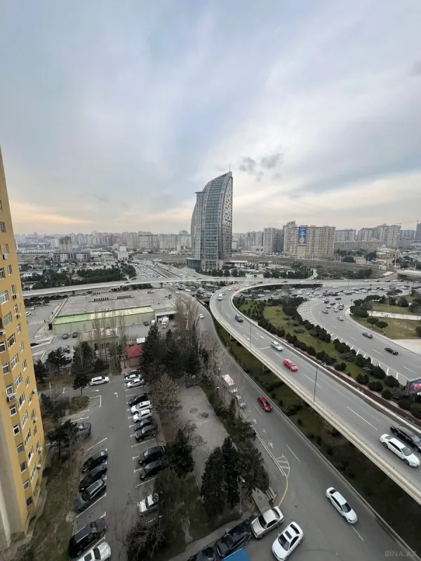 Kirayə verilir 4 otaqlı mənzil 230 m²