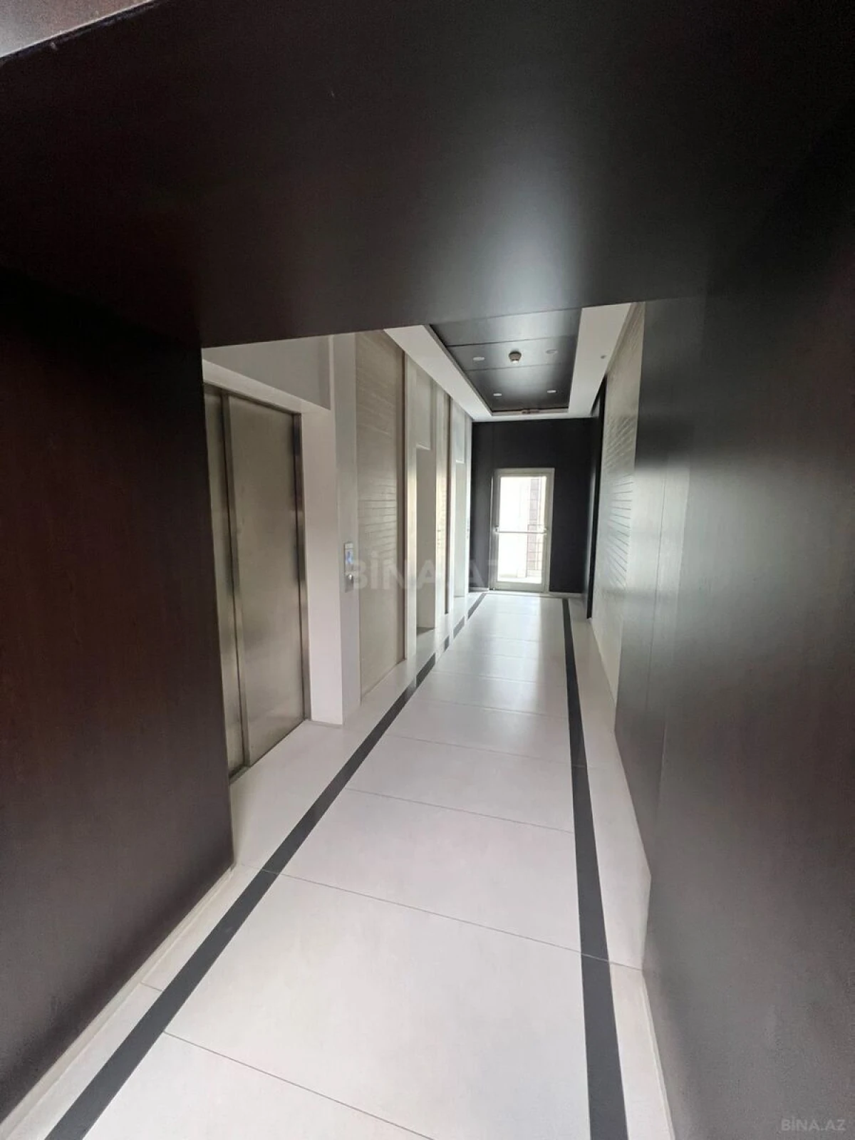 Kirayə verilir 4 otaqlı mənzil 230 m²