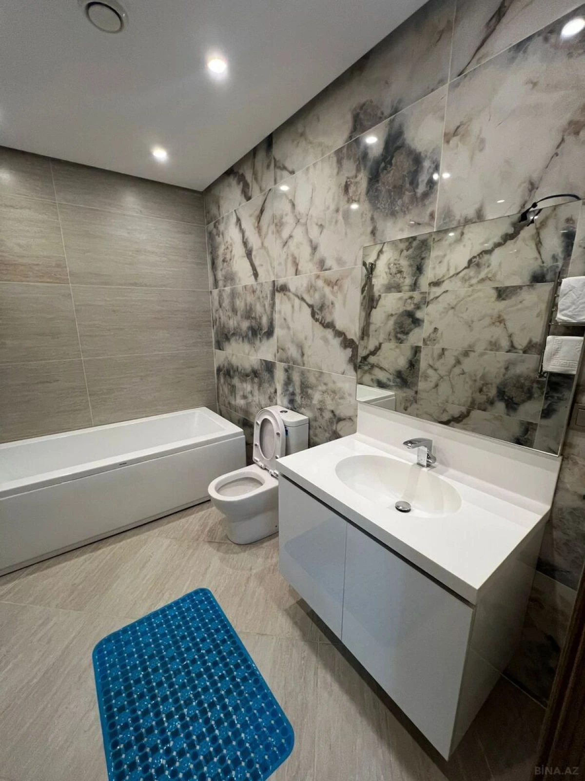 Kirayə verilir 4 otaqlı mənzil 230 m²