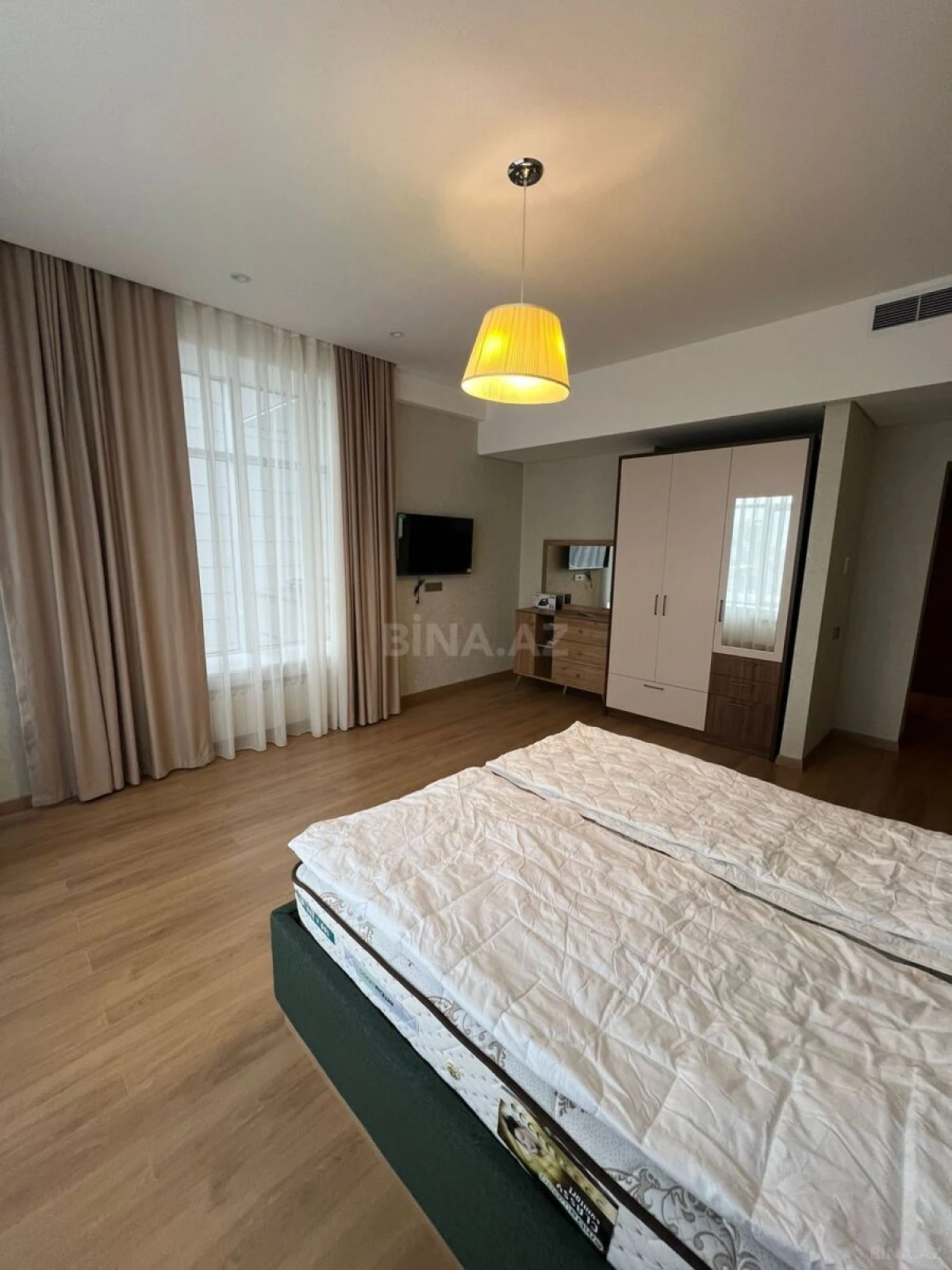 Kirayə verilir 4 otaqlı mənzil 230 m²