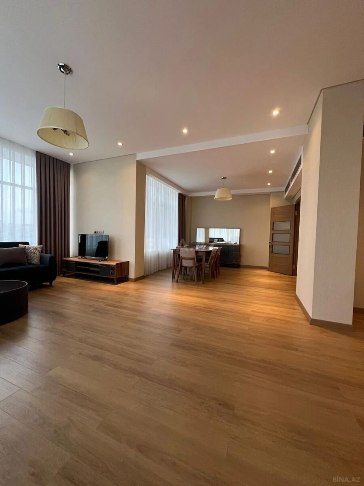 Kirayə verilir 4 otaqlı mənzil 230 m²
