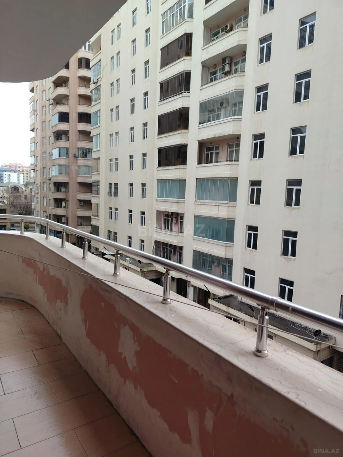 Kirayə verilir 3 otaqlı mənzil 145 m²