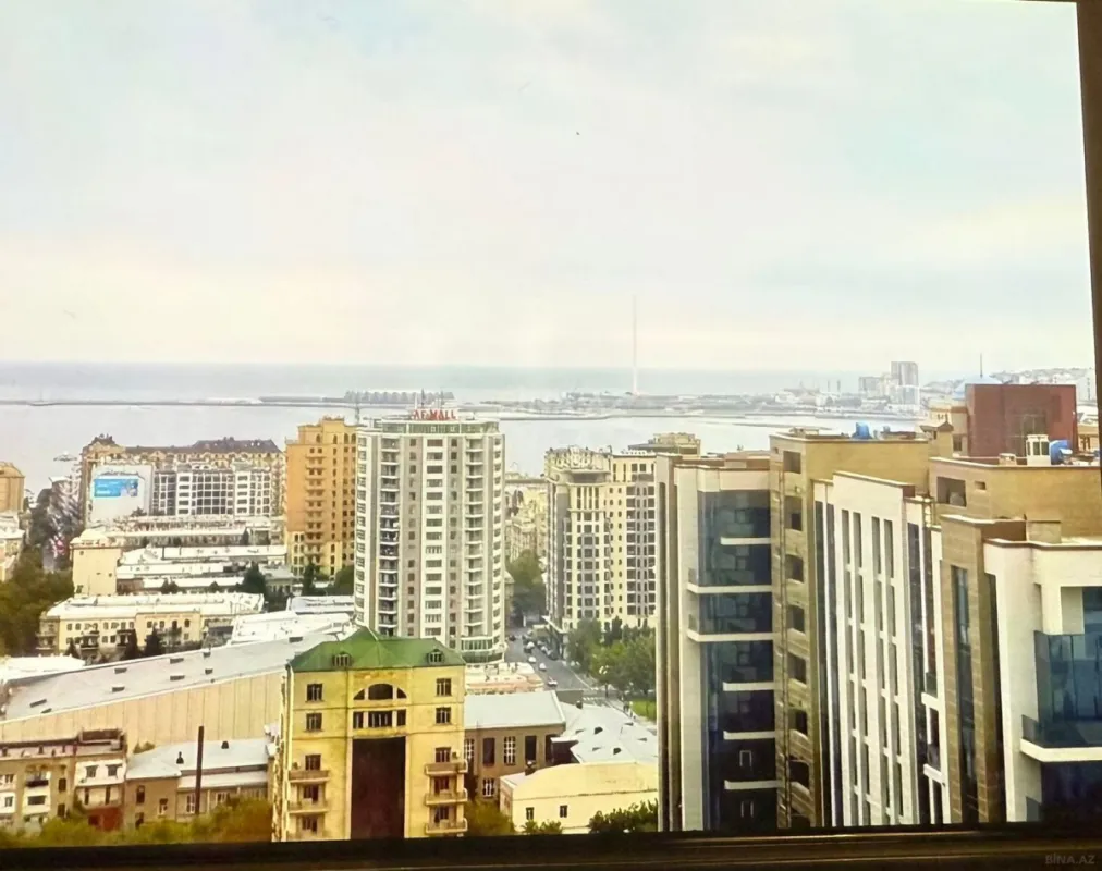 Satılır 4 otaqlı mənzil 200 m²