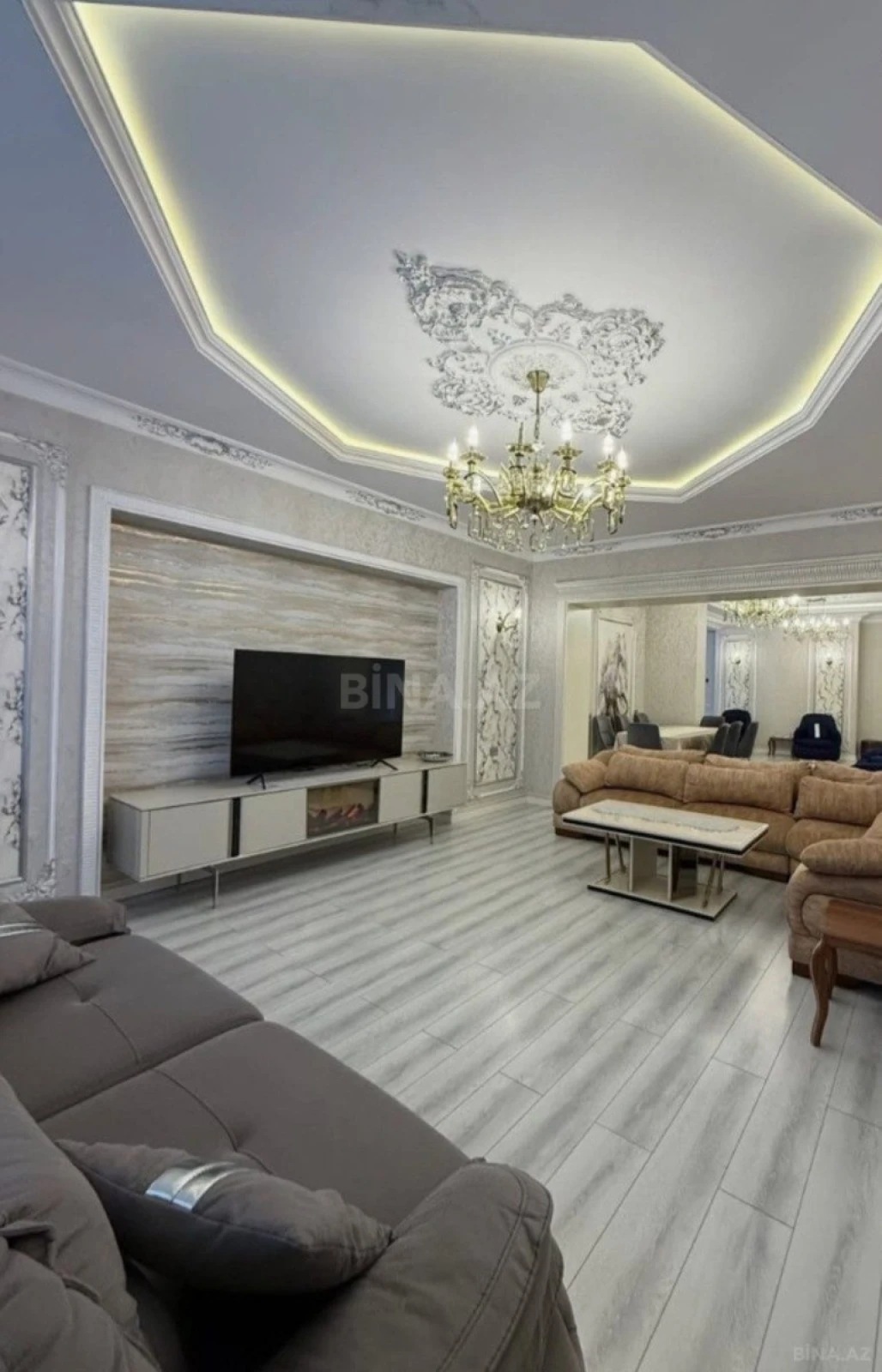 Satılır 4 otaqlı mənzil 230 m²