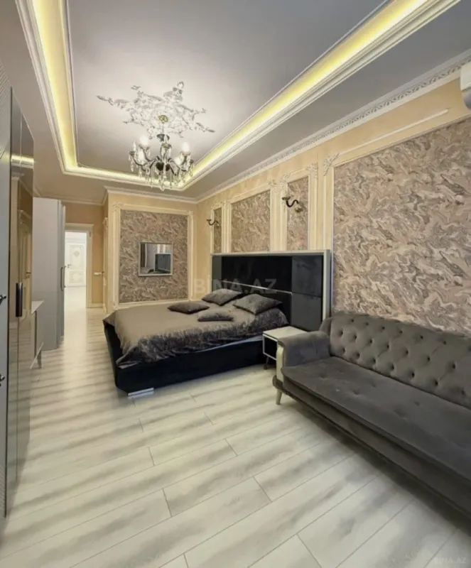 Satılır 4 otaqlı mənzil 230 m²
