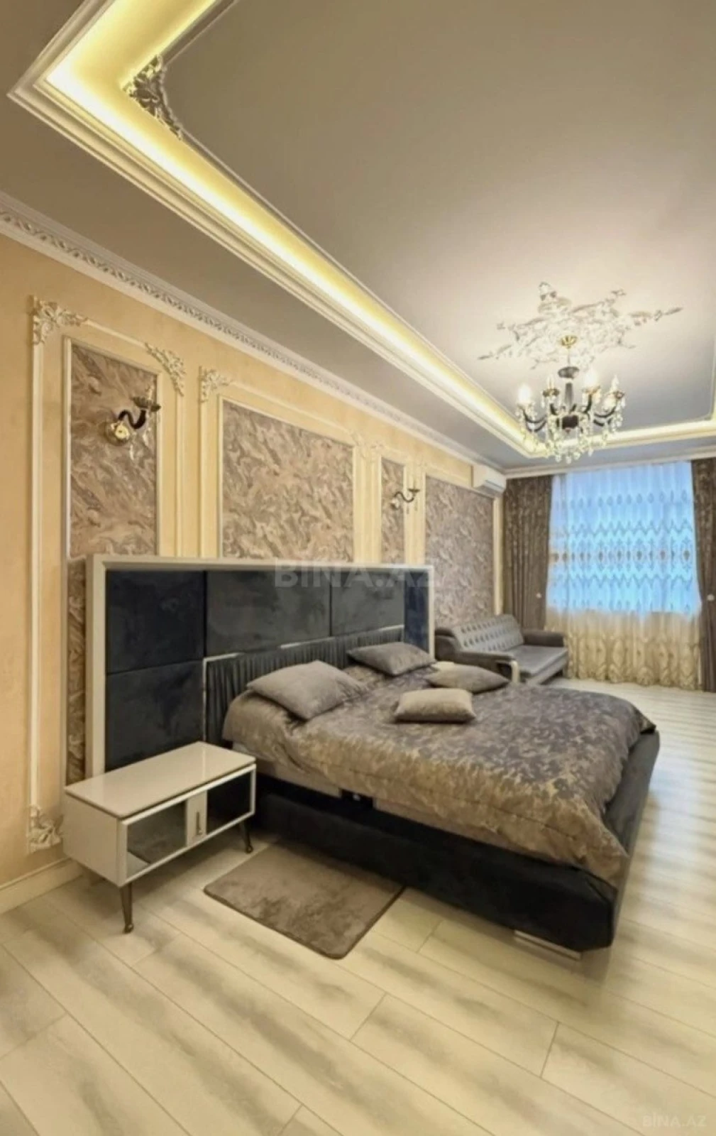 Satılır 4 otaqlı mənzil 230 m²