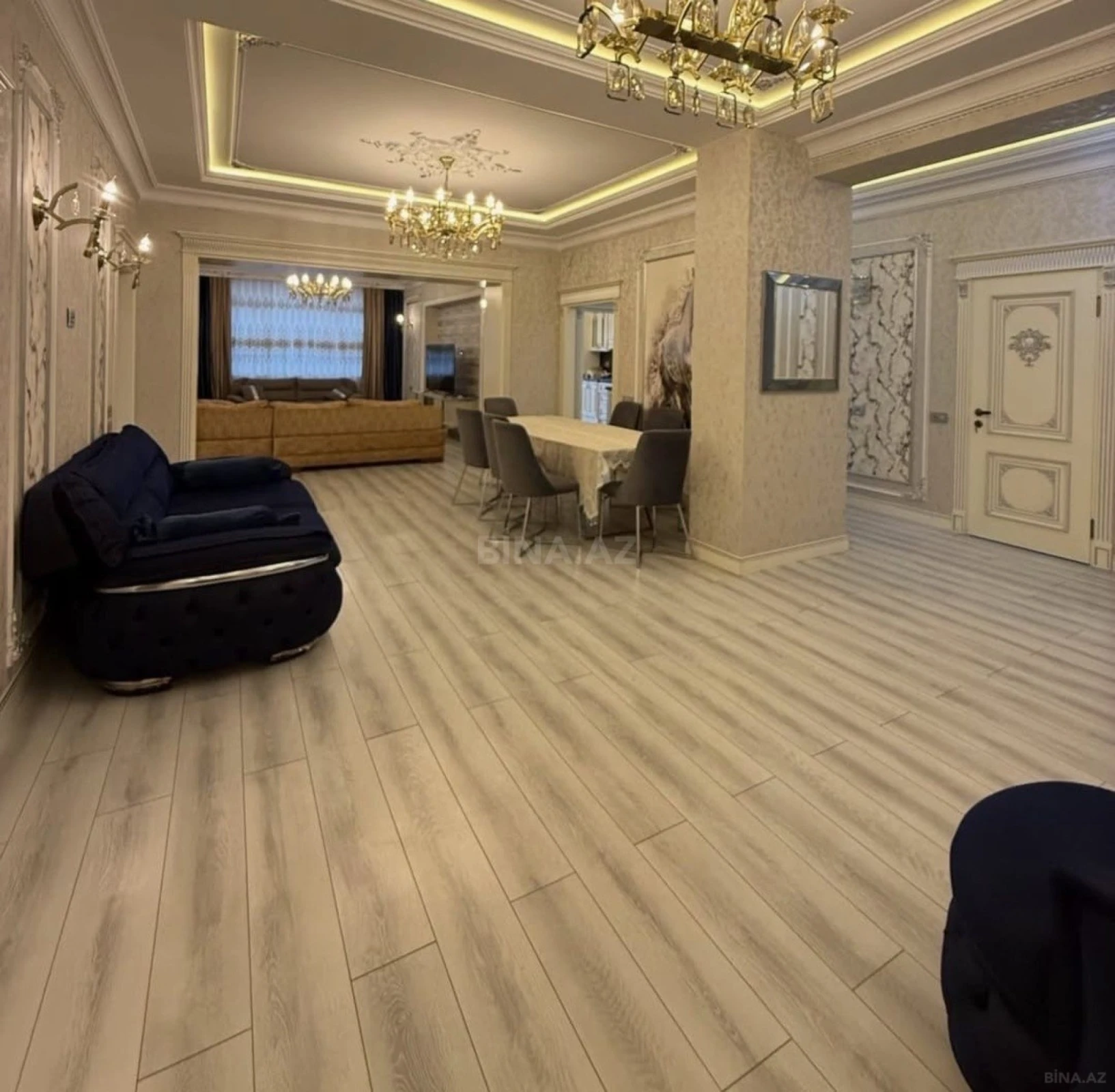 Satılır 4 otaqlı mənzil 230 m²