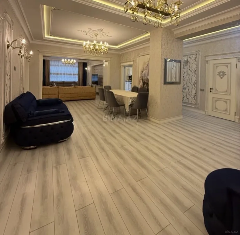 Satılır 4 otaqlı mənzil 230 m²