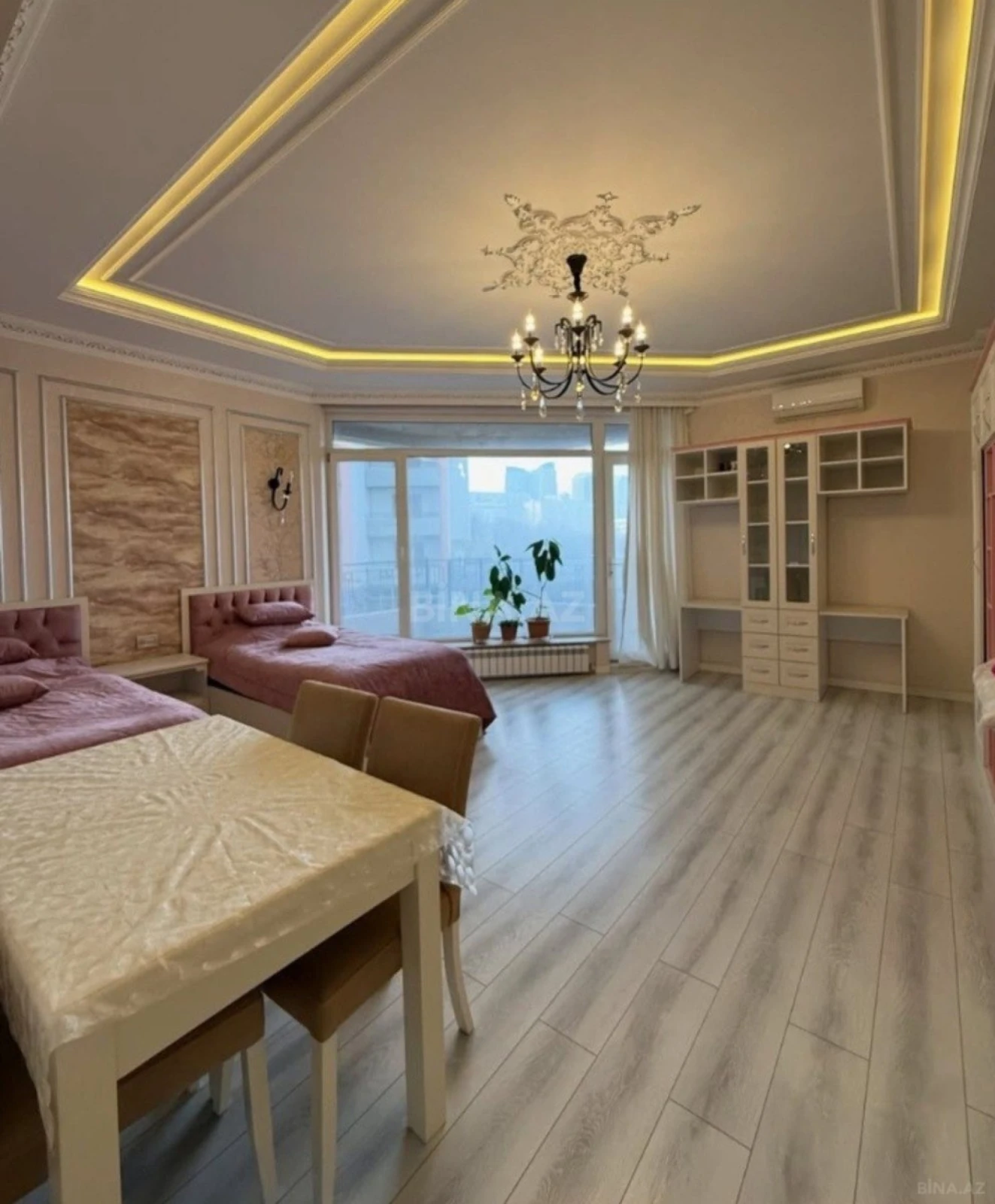 Satılır 4 otaqlı mənzil 230 m²