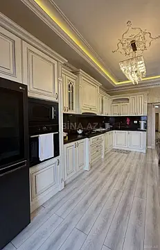 Satılır 4 otaqlı mənzil 230 m²