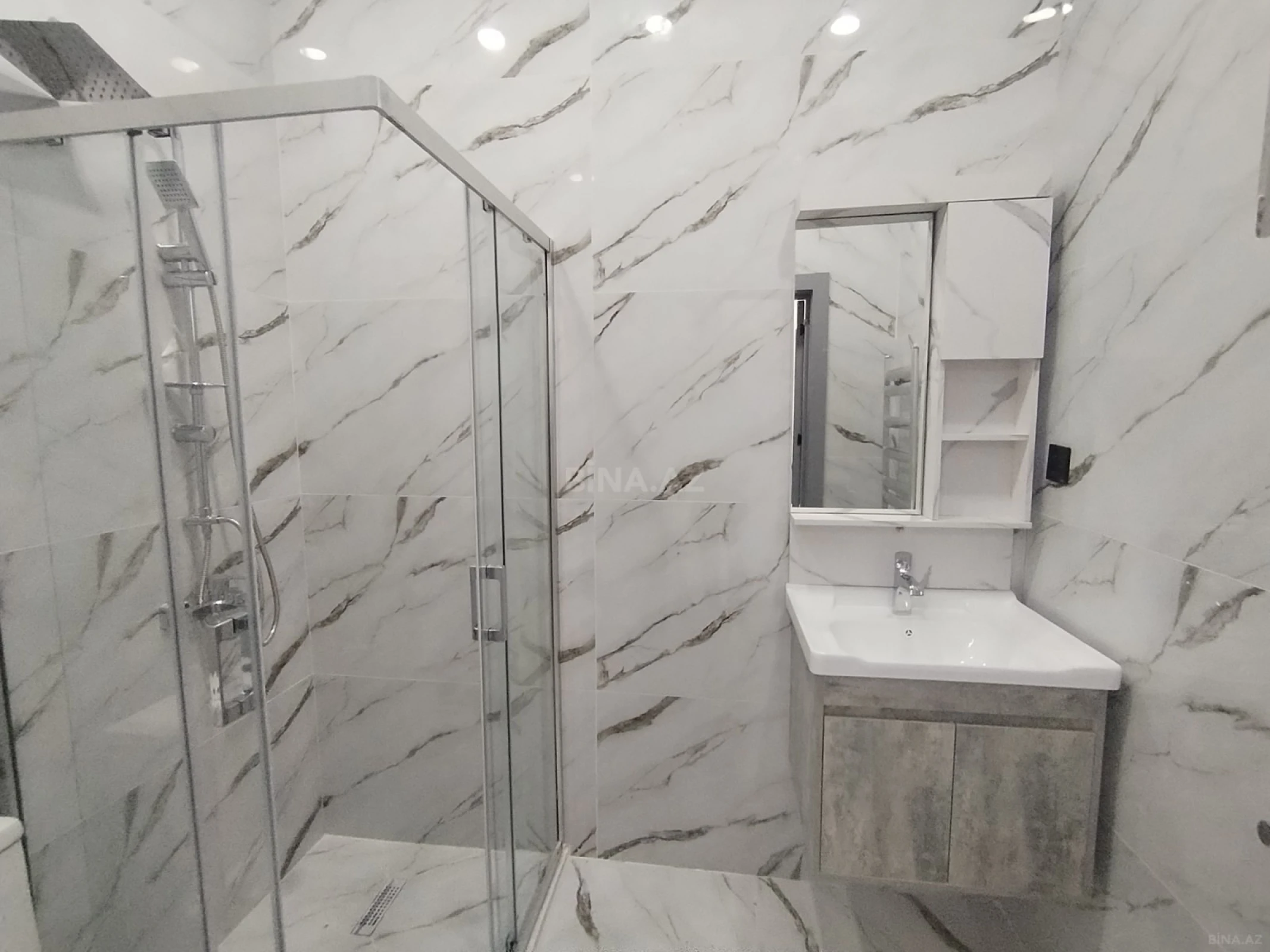 Satılır 5 otaqlı həyət evi 100 m²