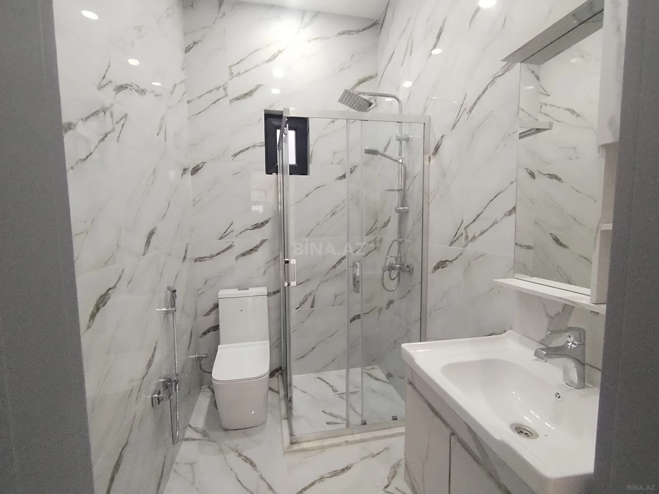 Satılır 5 otaqlı həyət evi 100 m²