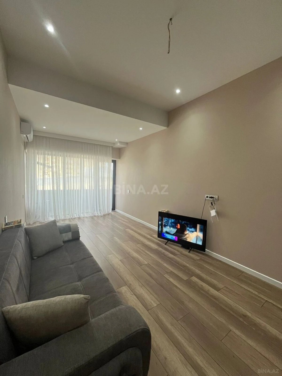 Satılır 2 otaqlı mənzil 72 m²