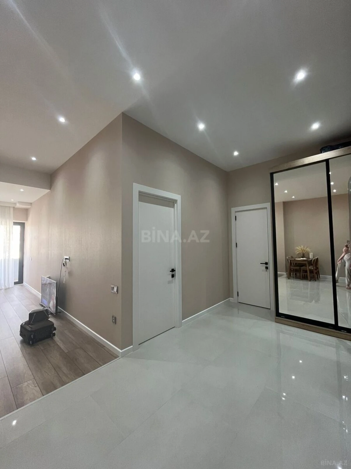 Satılır 2 otaqlı mənzil 72 m²