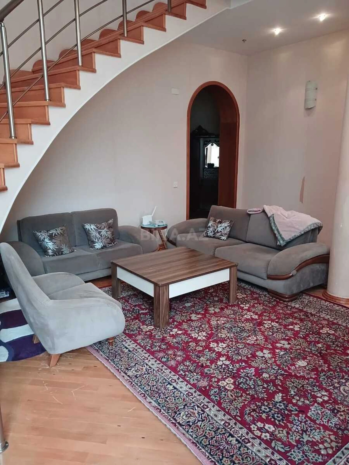 Satılır 6 otaqlı həyət evi 300 m²