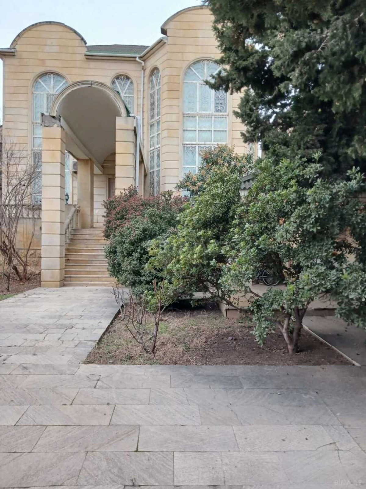 Satılır 6 otaqlı həyət evi 300 m²