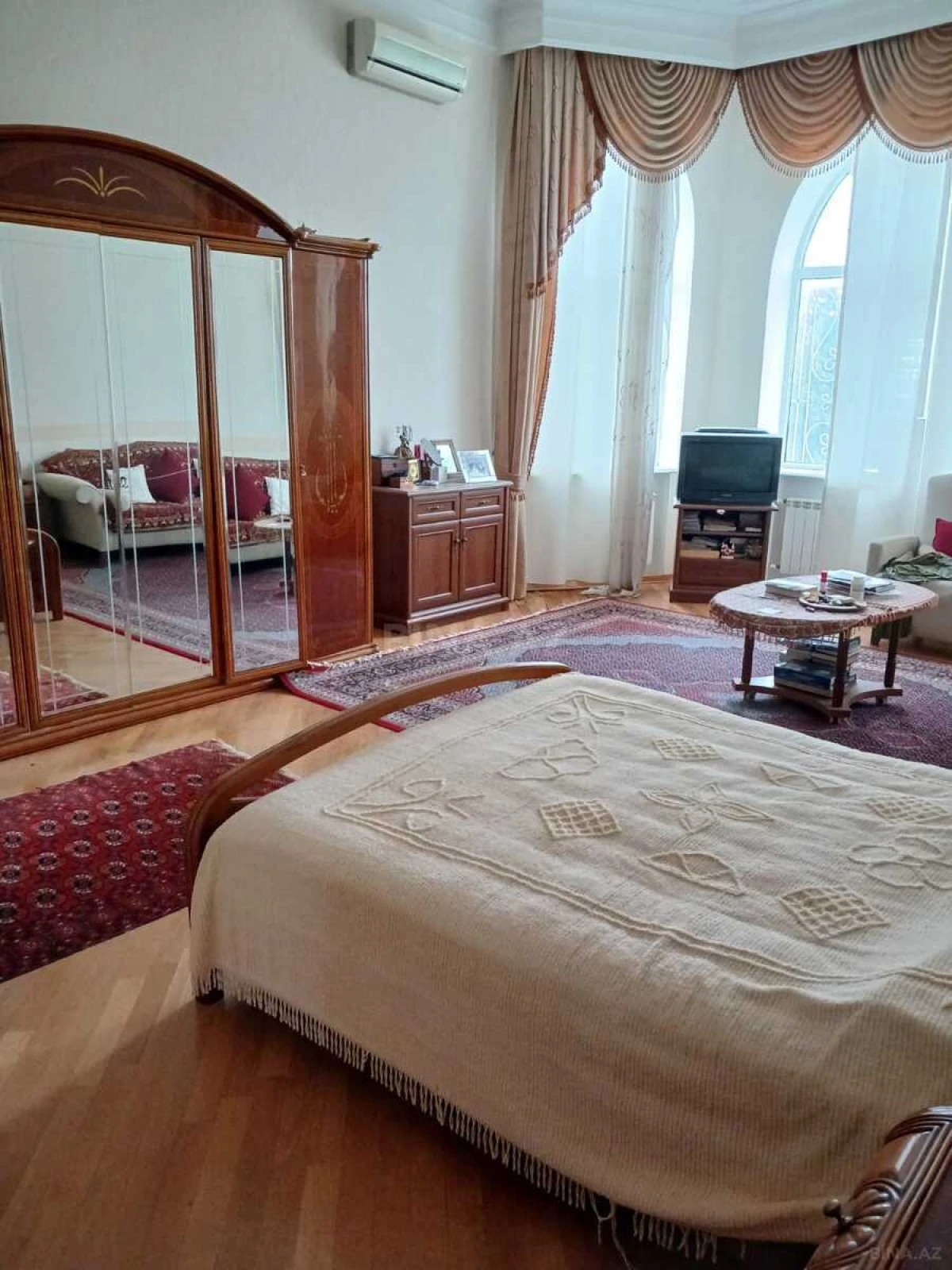 Satılır 6 otaqlı həyət evi 300 m²