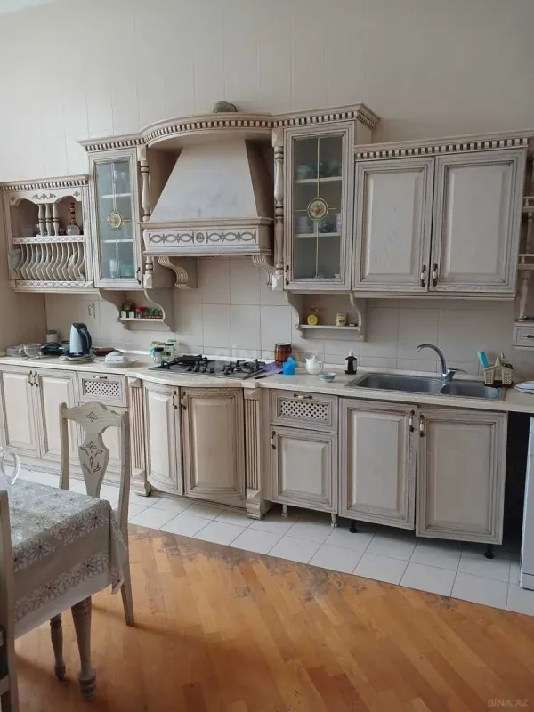 Satılır 6 otaqlı həyət evi 300 m²