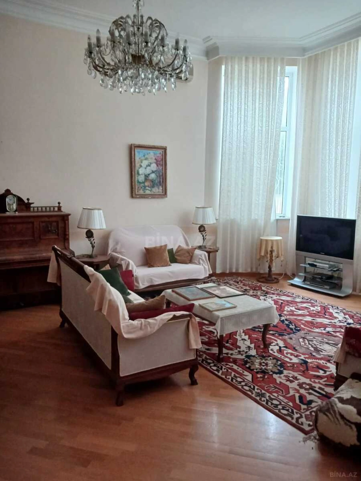 Satılır 6 otaqlı həyət evi 300 m²