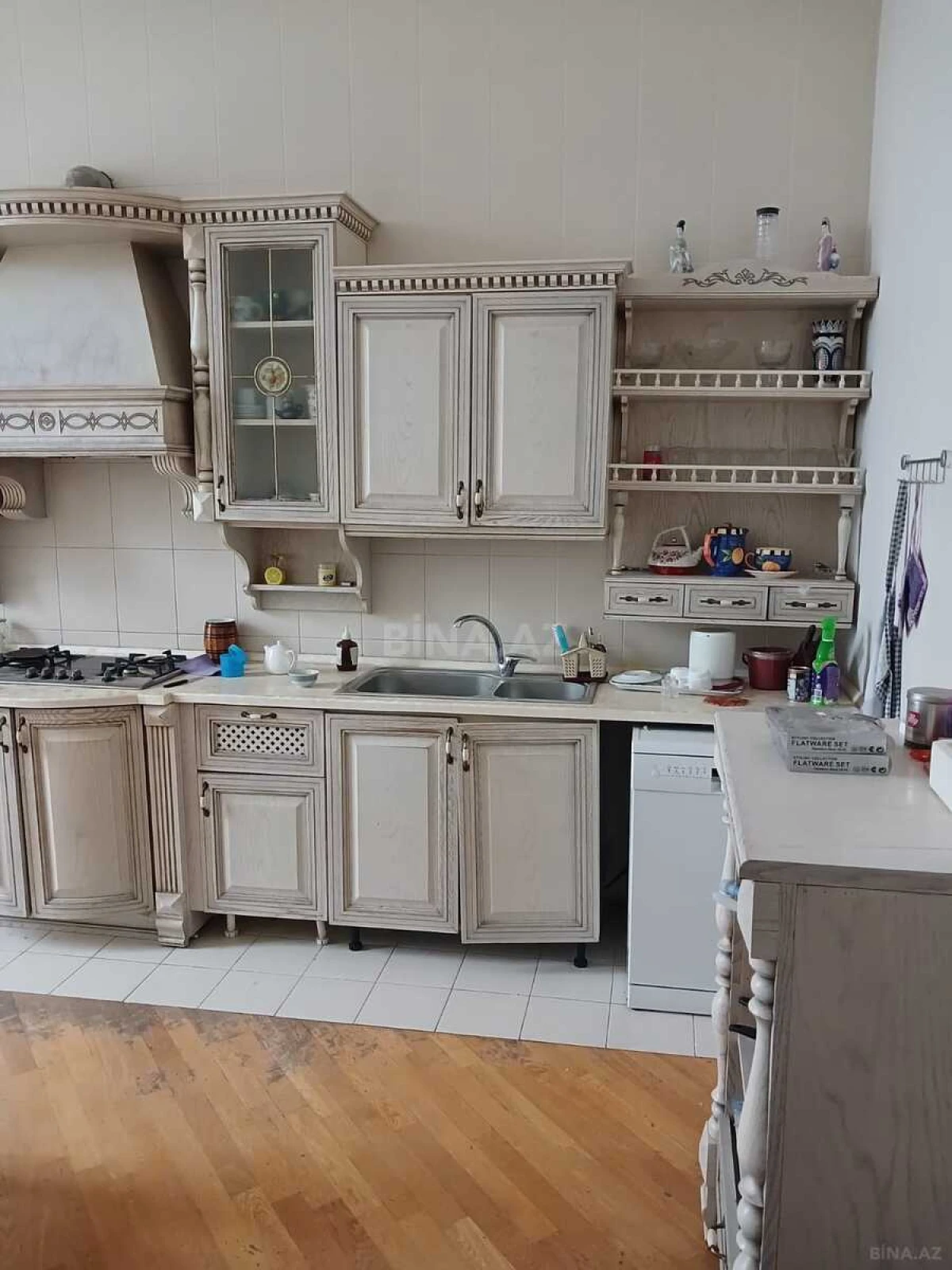 Satılır 6 otaqlı həyət evi 300 m²