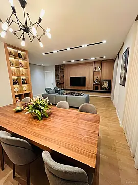 Satılır 3 otaqlı mənzil 148 m²