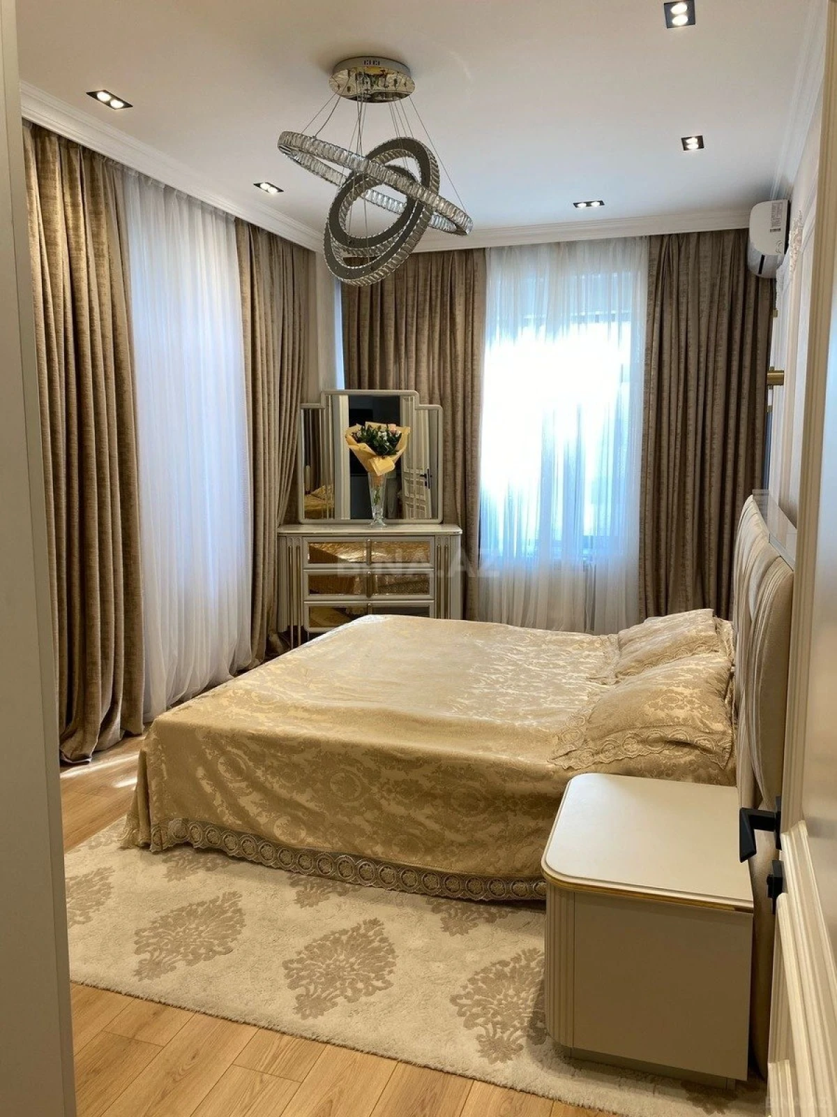 Satılır 3 otaqlı mənzil 97 m²